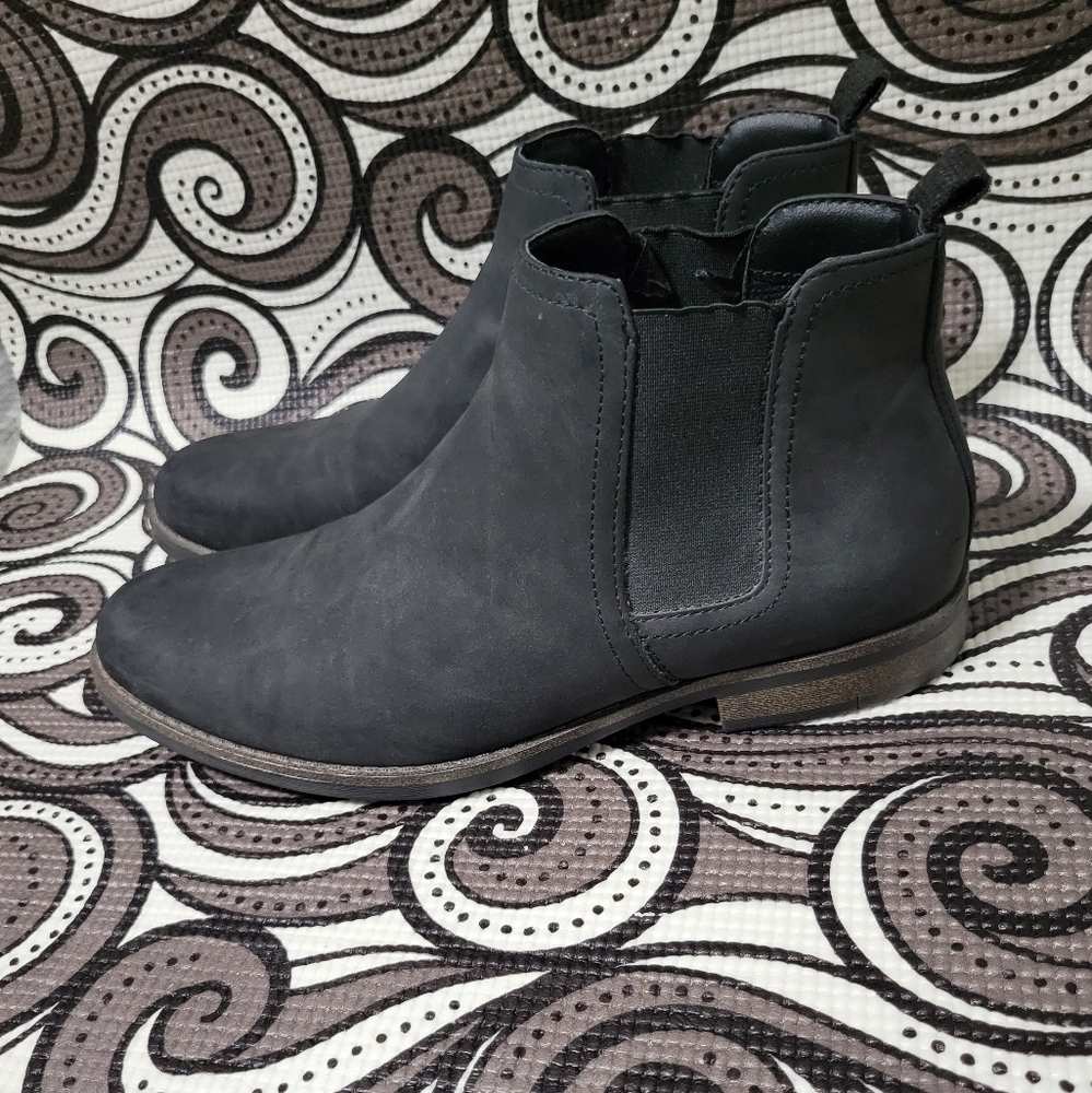 Perry Ellis Chelsea Boots